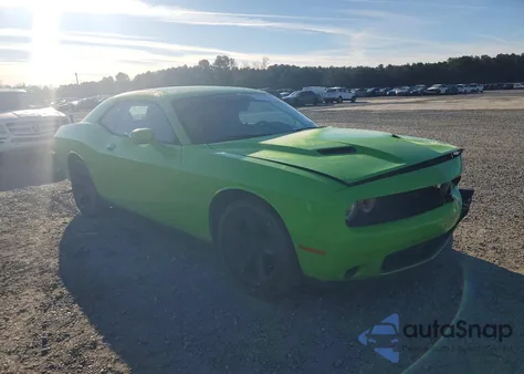 2016 Dodge Challenger Sxt z USA, uszkodzony, nr VIN 2C3CDZAG4GH240230